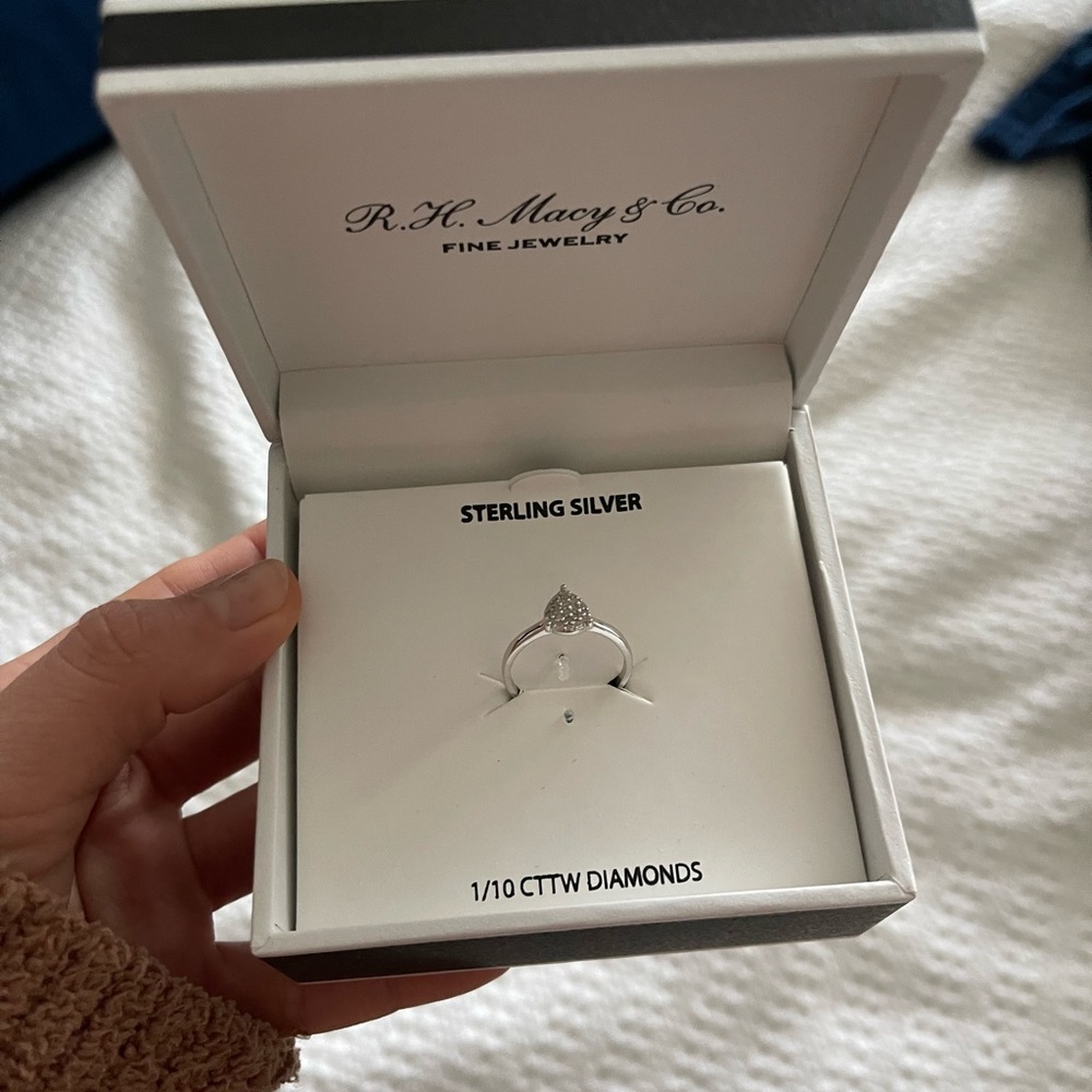 New in box Genuine Diamond Pave Teardrop Ring